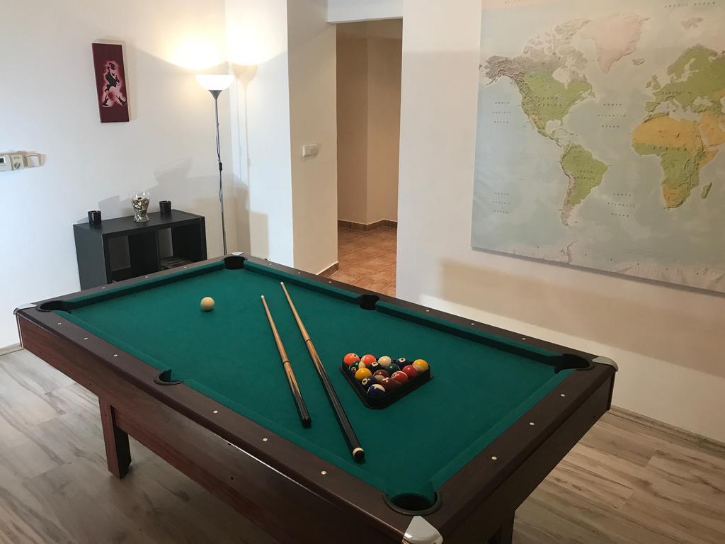 Big Homebase With Billardtable Apartment Prague