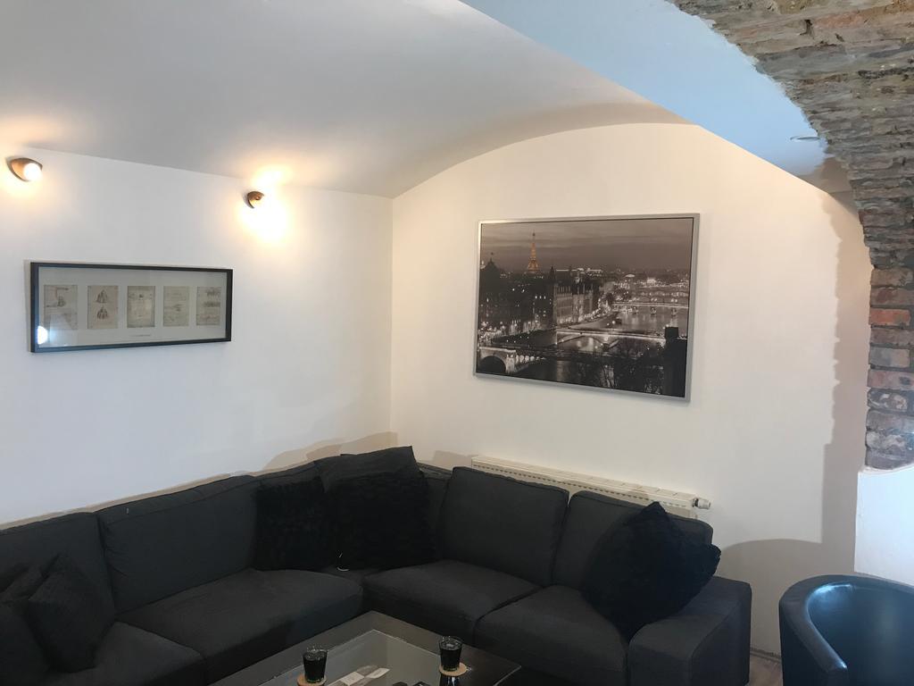 Apartment Big Homebase With Billardtable Prague