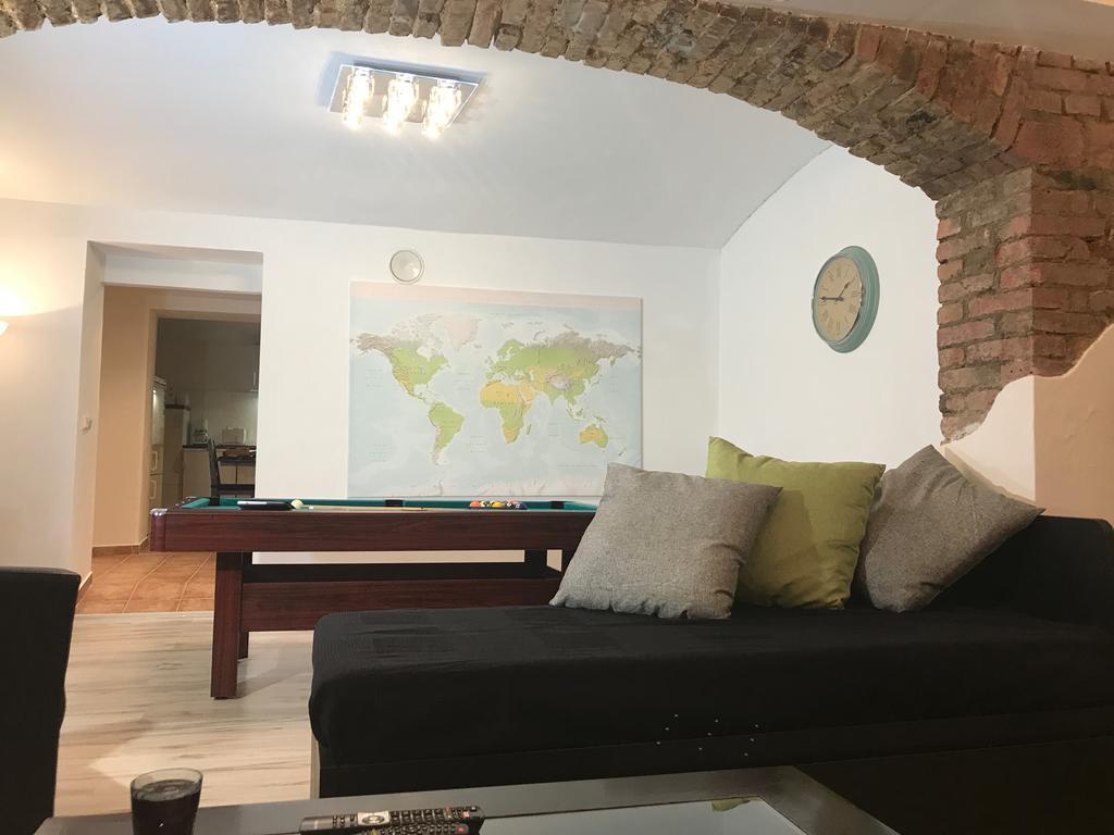 Big Homebase With Billardtable Appartement *